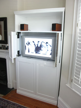 freestanding alcove TV unit with bi-fold doors